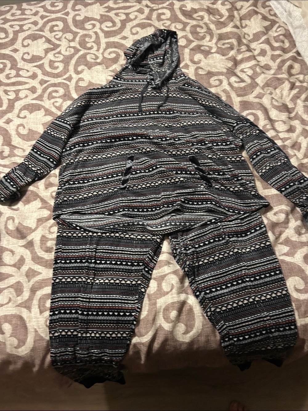 Simply Vera Vera Wang Black & Gray Striped Patterned Hooded Pajama Set